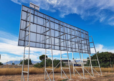 Instalación de vallas para JFT Comunicación en el Aeropuerto de Granada